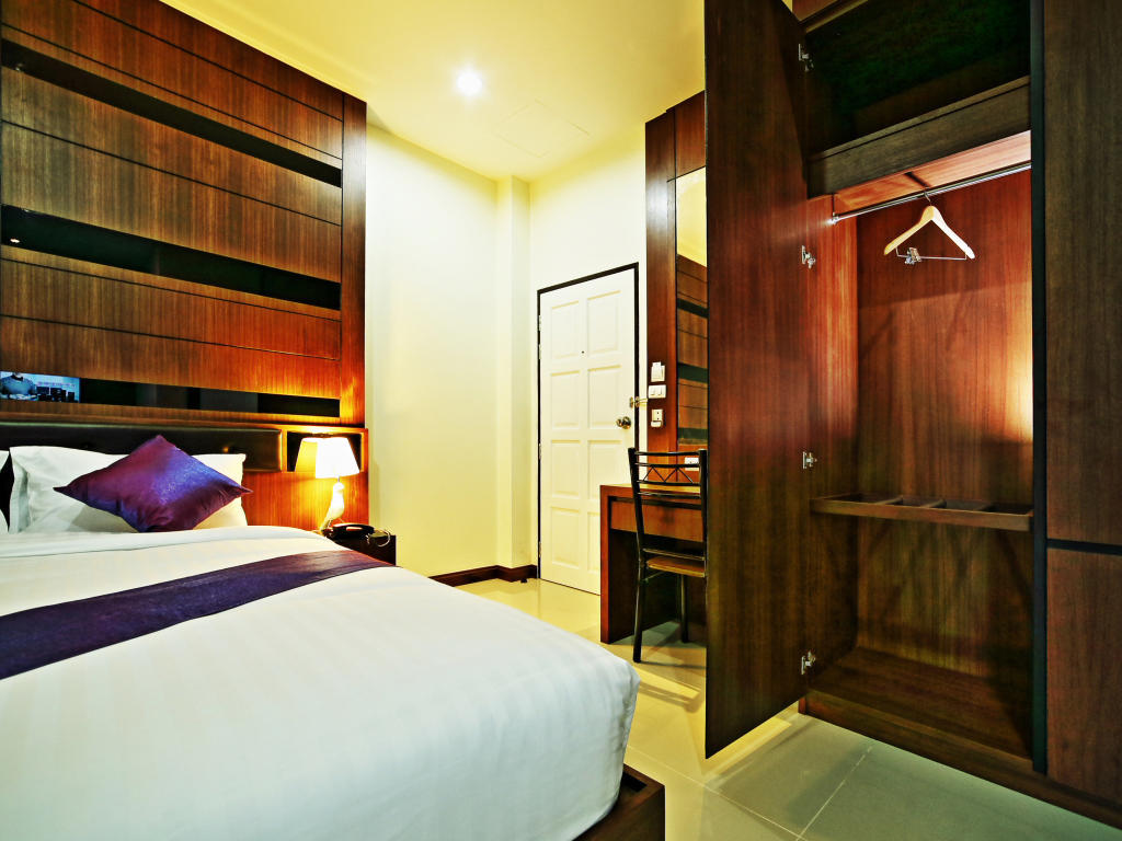 Pensionat At Phuket 2*