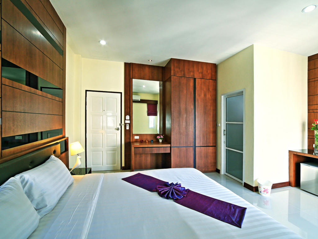 Pensionat At Phuket 2*